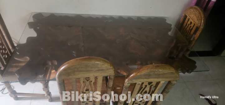 ডাইনিং টেবিল